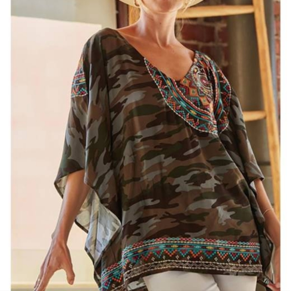 Savannah James‎ Womens S/M Camo Embroidered Blouse Boho Southwestern Aztec